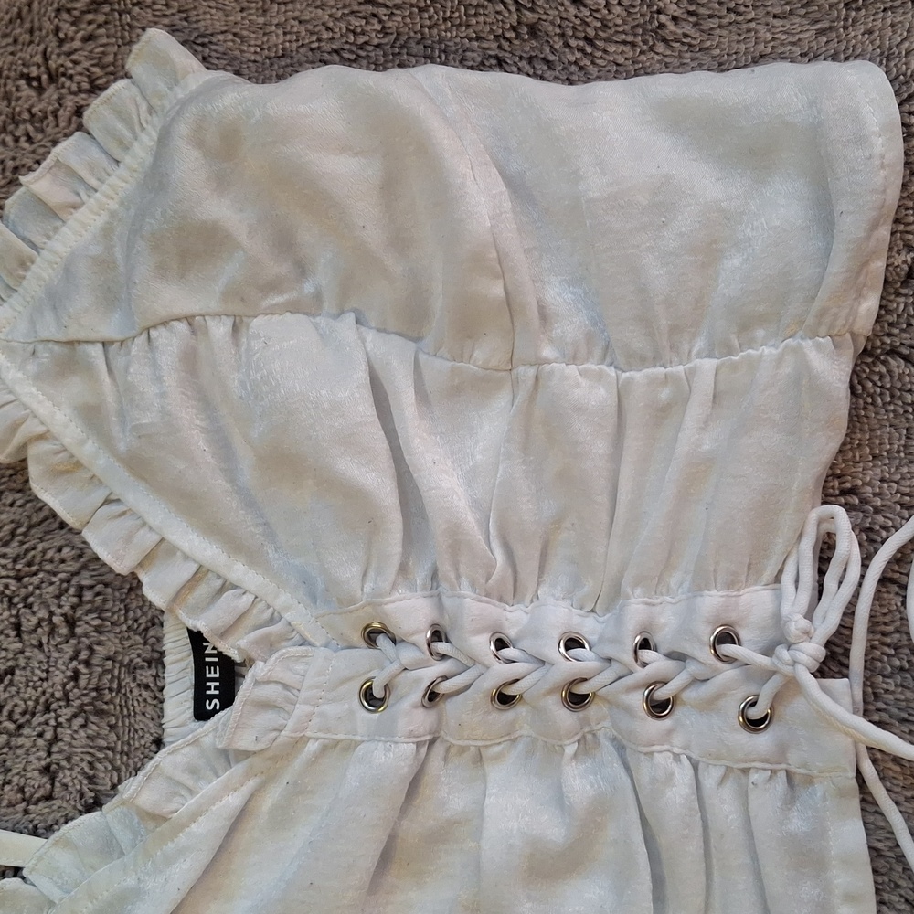 White Lace-Up Ruffled Crop Top - Picture 2 of 5